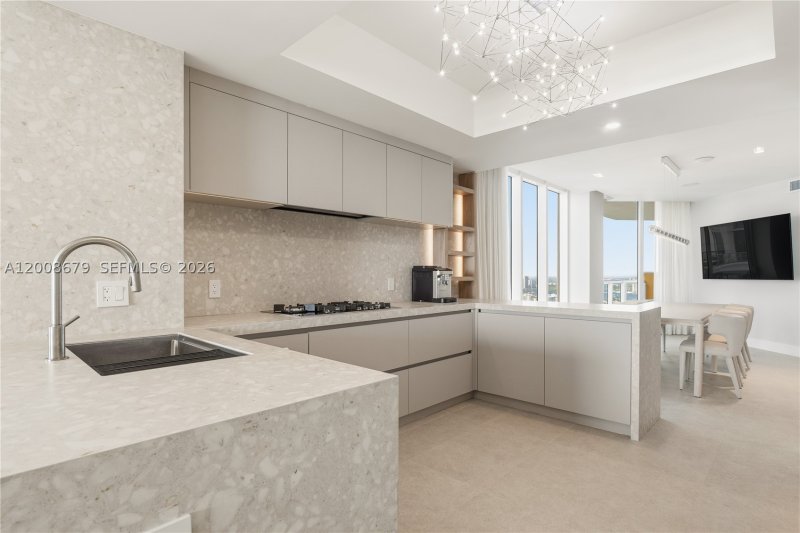 Comprar apartamento en Acqualina Resort & Spa 3906