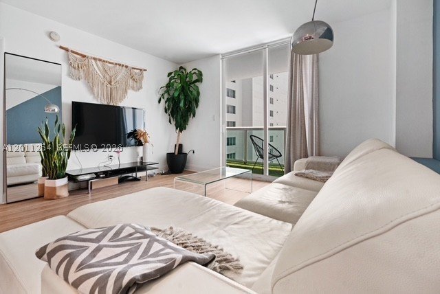 Apartment for rent at 1800 Club 1604