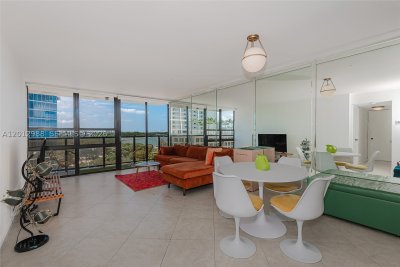Comprar apartamento en Charter Club Condos 706