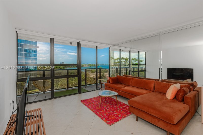 Comprar apartamento en Charter Club Condos 706