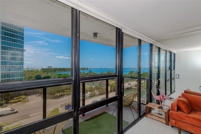 Comprar apartamento en Charter Club Condos 706