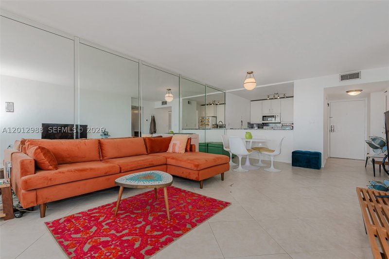 Comprar apartamento en Charter Club Condos 706