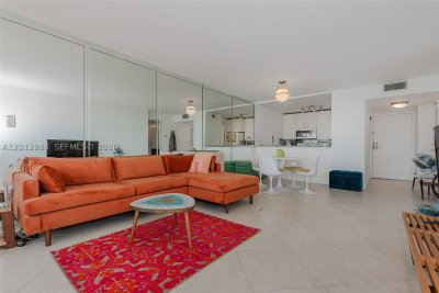 Comprar apartamento en Charter Club Condos 706