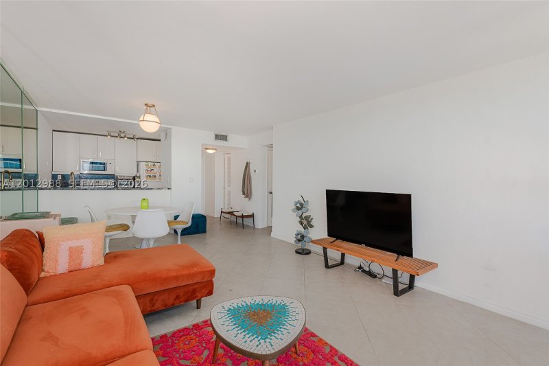 Comprar apartamento en Charter Club Condos 706