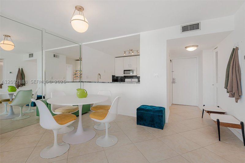 Comprar apartamento en Charter Club Condos 706