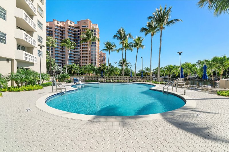 Apartment for rent at Gables Waterway Towers PH 18