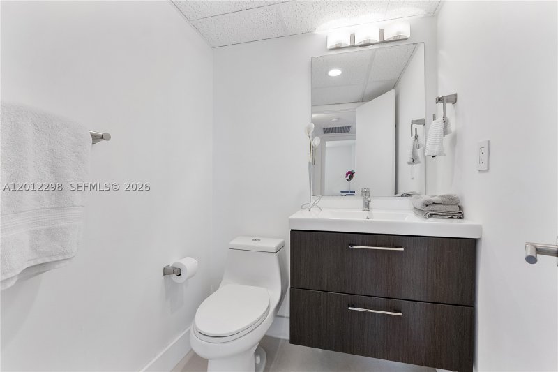 Apartment for rent at Gables Waterway Towers PH 18