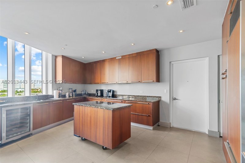 Condo for sale at Trump Tower One 506