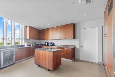Comprar apartamento no Trump Tower One 506