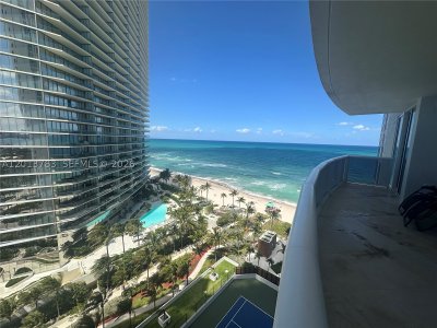 Aluguel de apartamento no Ocean Three 1602
