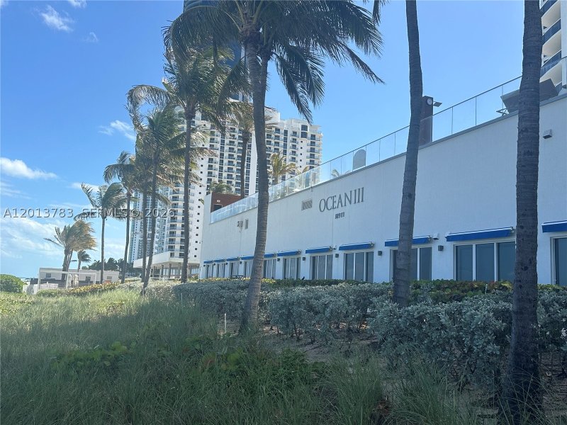 Apartment for rent at Ocean Three 1602