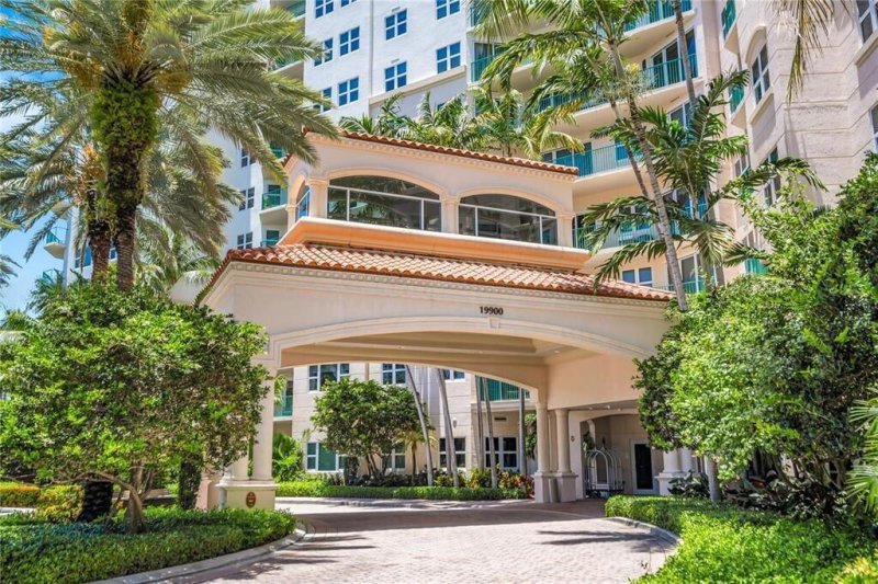 Apartment for rent at Turnberry Village South 210