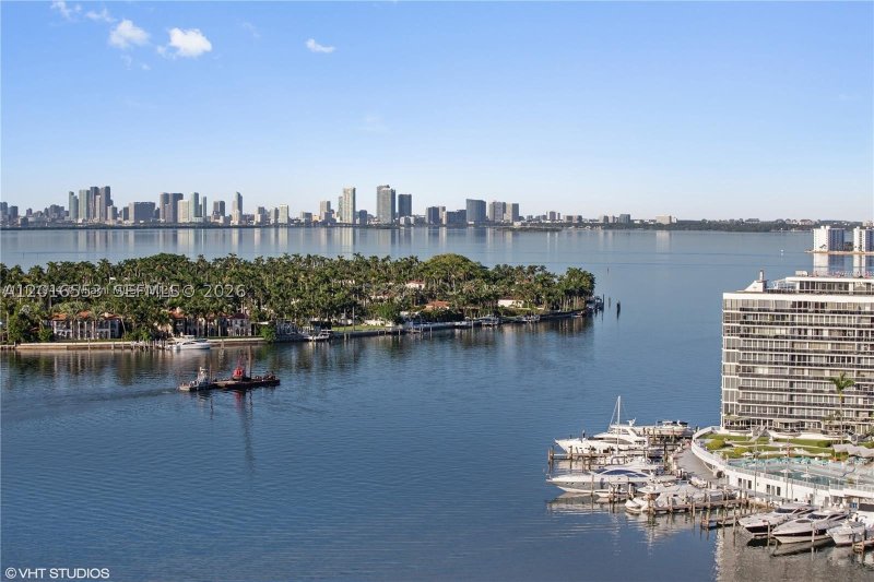 Apartment for rent at 401 Blu 1404