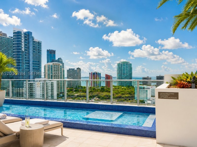 Comprar apartamento en Brickell Ten 1809