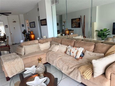 Aluguel de apartamento no The Hemispheres 4B