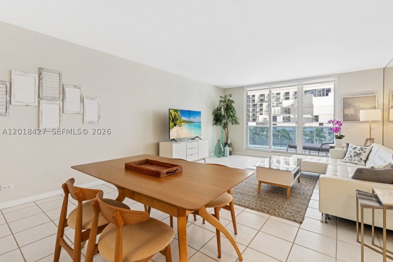 Condo for sale at Roney Palace 404