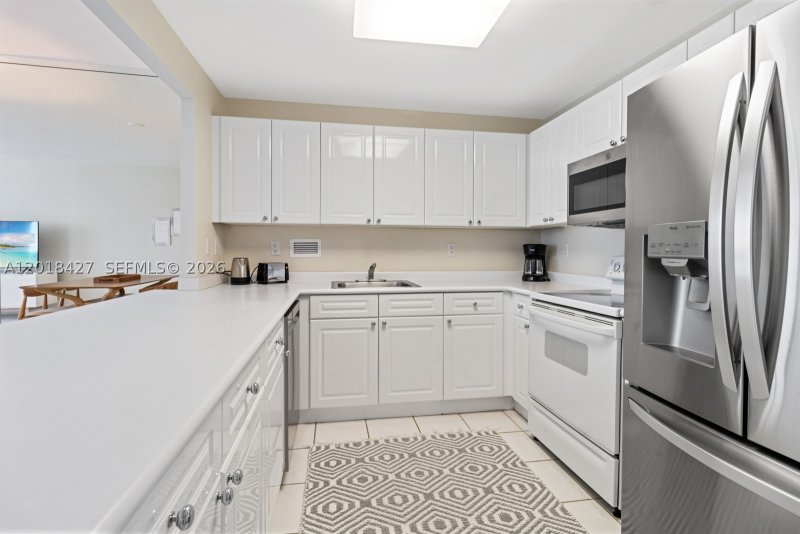 Condo for sale at Roney Palace 404