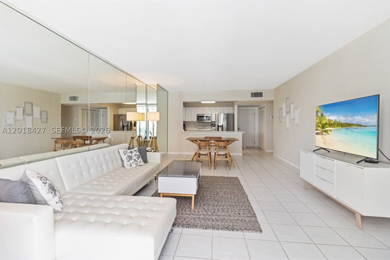 Condo for sale at Roney Palace 404