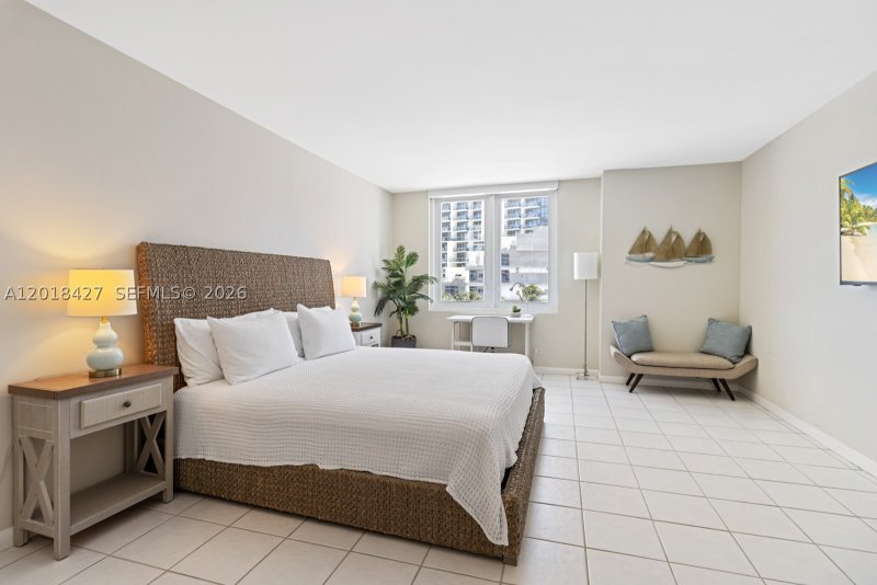 Condo for sale at Roney Palace 404