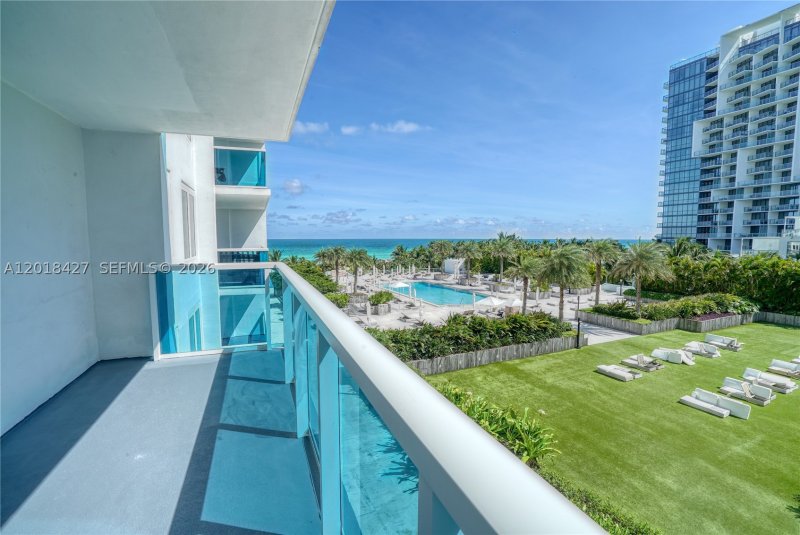 Condo for sale at Roney Palace 404