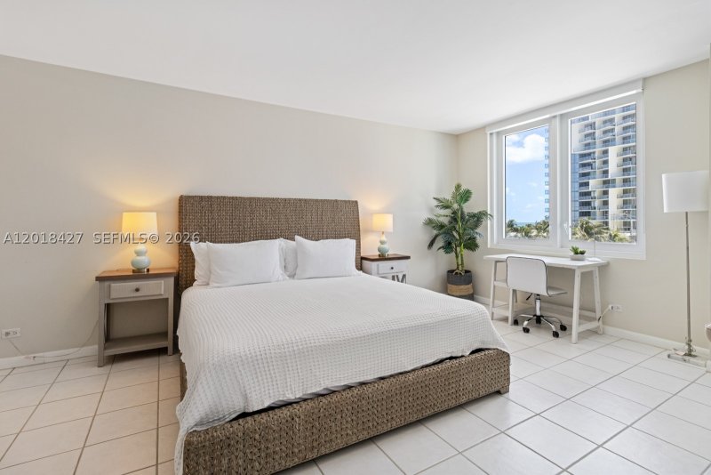 Condo for sale at Roney Palace 404