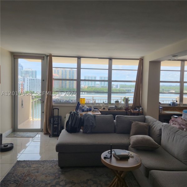 Alquiler de apartamento en Winston Towers 1020