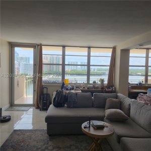 Alquiler de apartamento en Winston Towers 1020