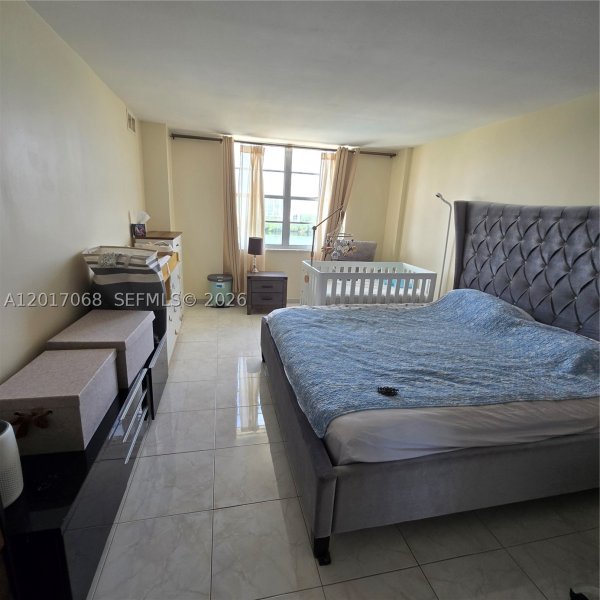 Alquiler de apartamento en Winston Towers 1020