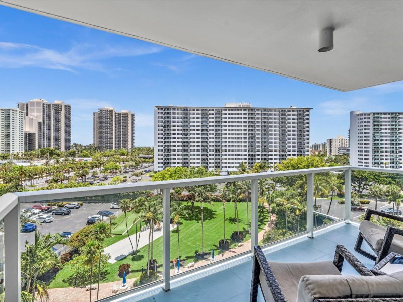 Condo for sale at Coral Ridge Towers East 721