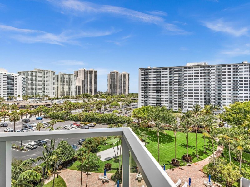 Condo for sale at Coral Ridge Towers East 721
