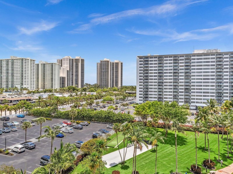 Condo for sale at Coral Ridge Towers East 721