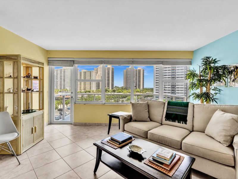 Condo for sale at Coral Ridge Towers East 721
