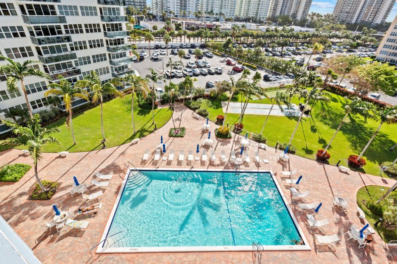 Condo for sale at Coral Ridge Towers East 721
