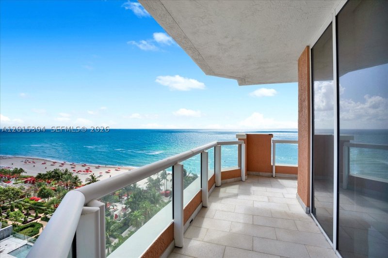 Comprar apartamento en Acqualina Resort & Spa 1101