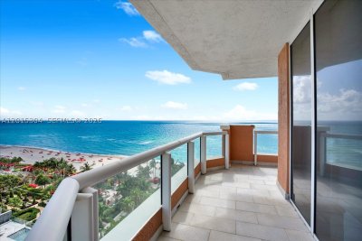 Comprar apartamento no Acqualina Resort & Spa 1101
