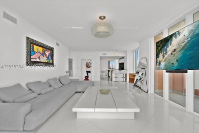 Comprar apartamento no Acqualina Resort & Spa 1101