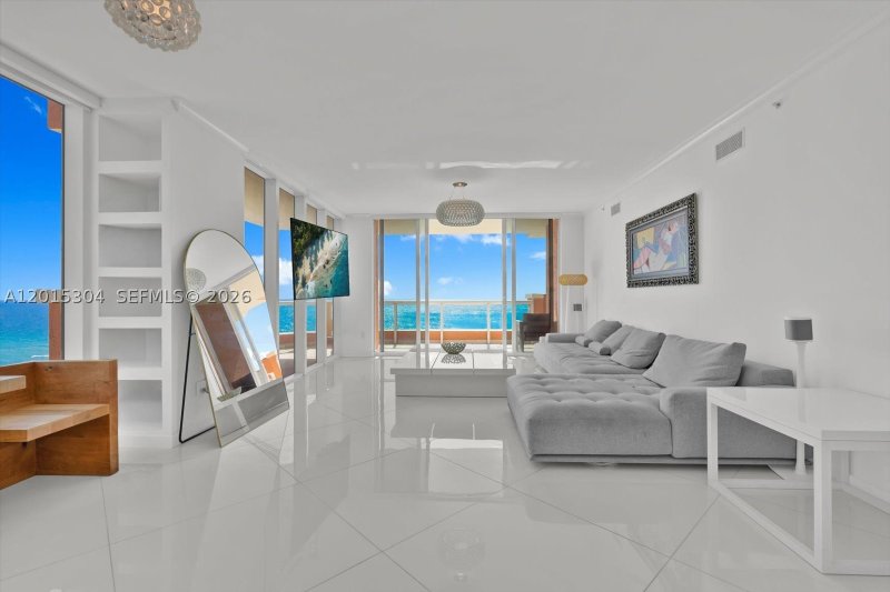 Comprar apartamento en Acqualina Resort & Spa 1101