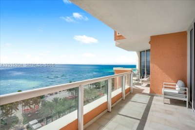 Comprar apartamento no Acqualina Resort & Spa 1101