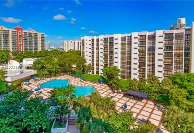 Comprar apartamento no Plaza of the Americas 1018