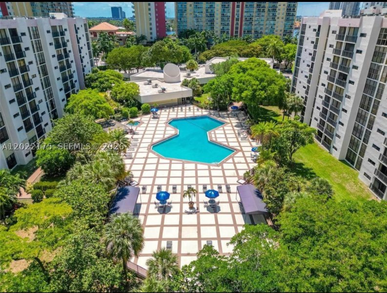 Condo for sale at Plaza of the Americas 1018