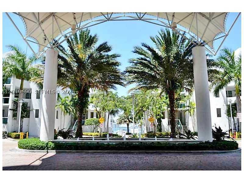 Apartment for rent at 360 Condominium West 1010