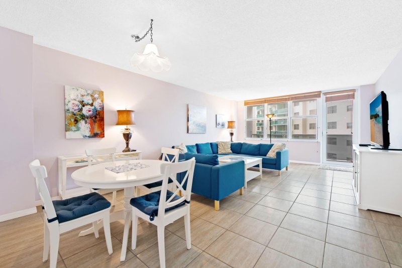 Condo for sale at Sea Air Towers 420