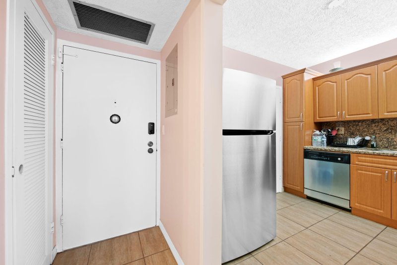 Condo for sale at Sea Air Towers 420