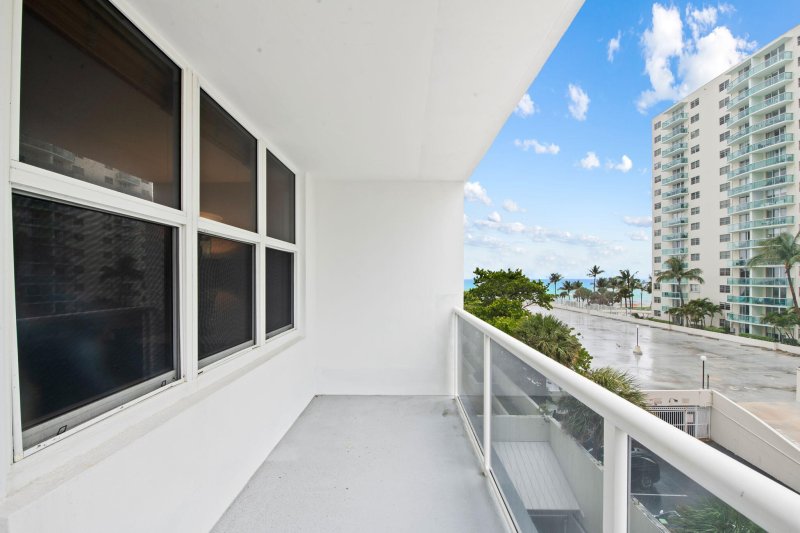 Condo for sale at Sea Air Towers 420