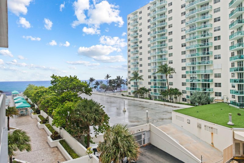 Condo for sale at Sea Air Towers 420