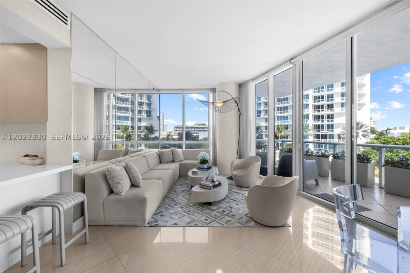 Condo for sale at Continuum I South 509