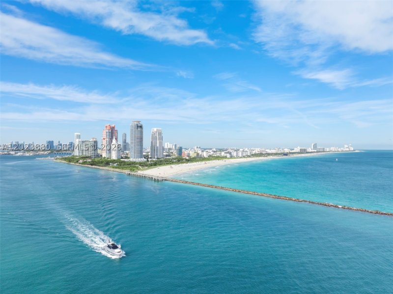 Condo for sale at Continuum I South 509
