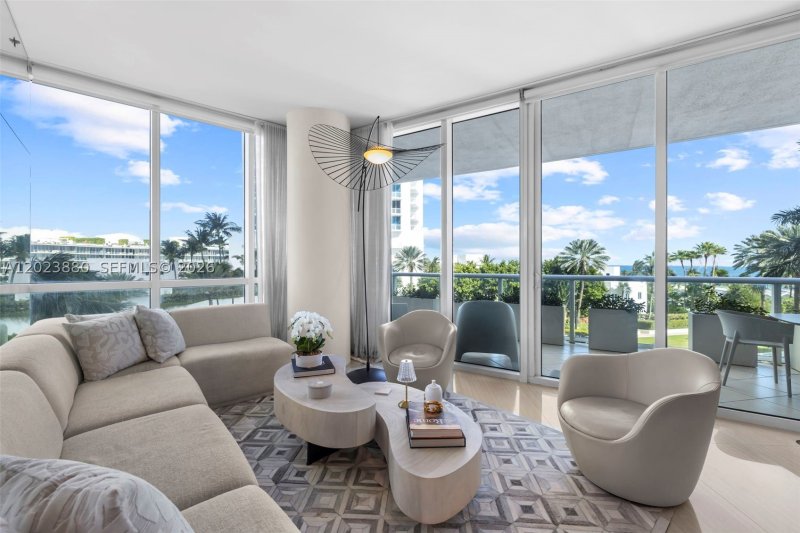 Condo for sale at Continuum I South 509