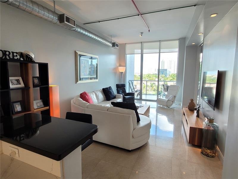Apartment for rent at Uptown Marina Lofts