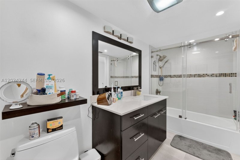 Condo for sale at Anchor Bay Club 710